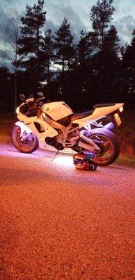 Yamaha R1 billede 1