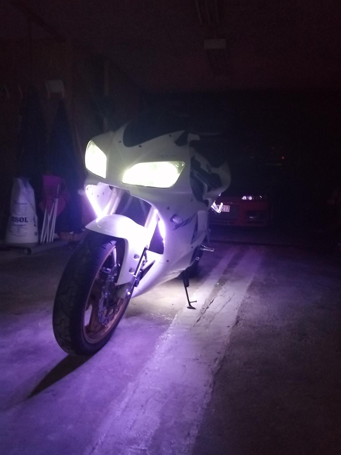 Yamaha R1 billede 7