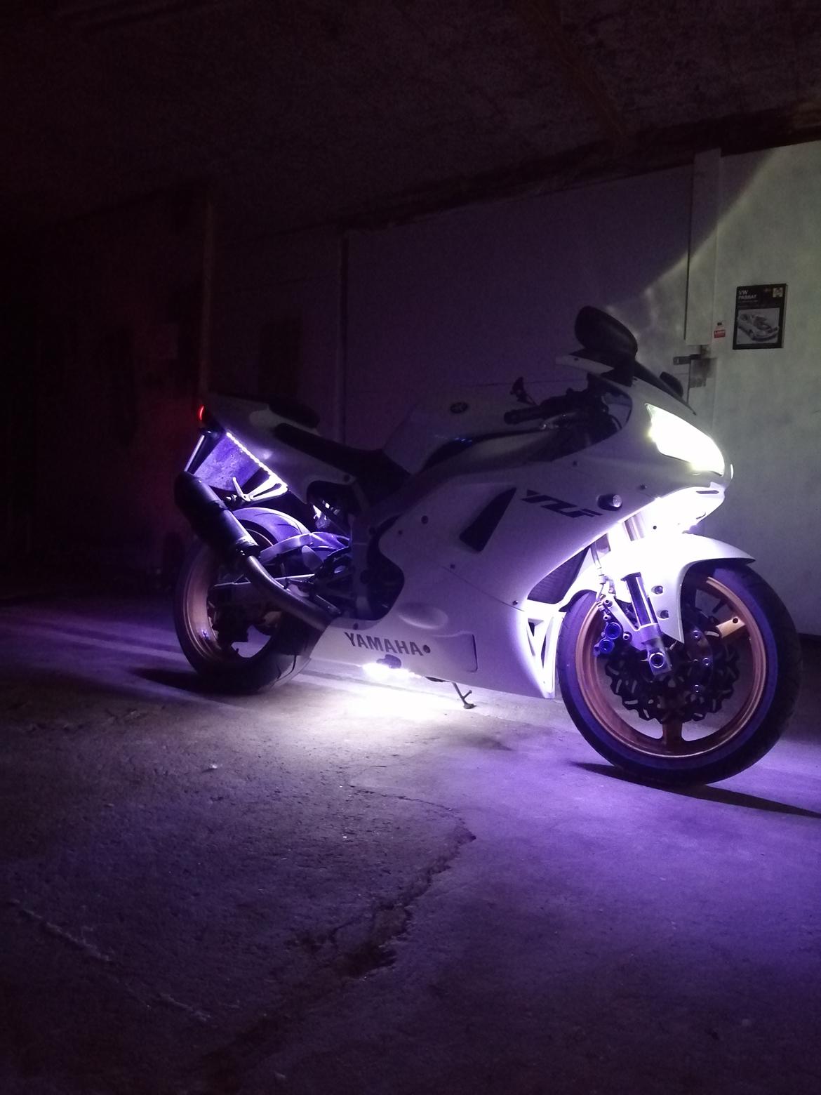 Yamaha R1 billede 8