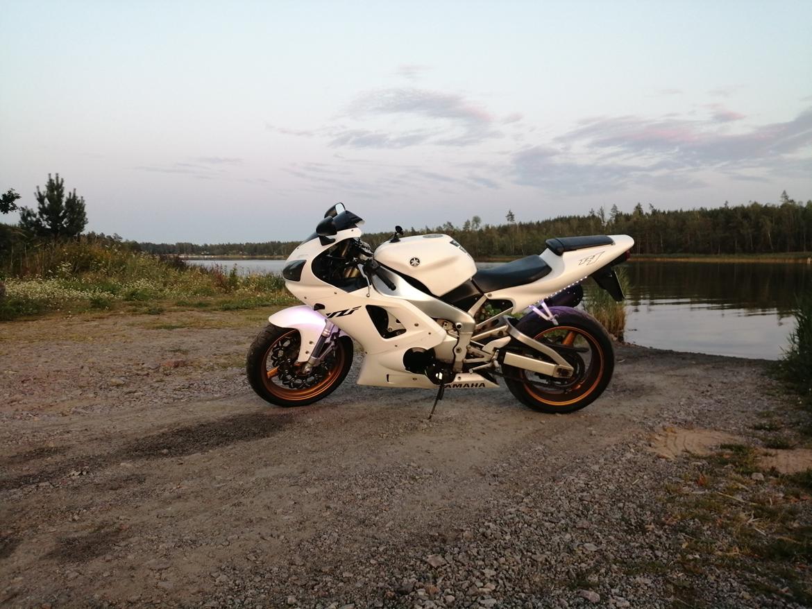 Yamaha R1 billede 10