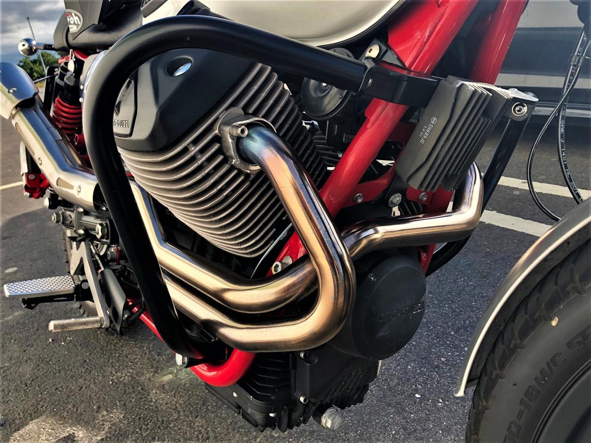 Moto Guzzi V7 II Stornello - Beskyttelse af cylinderhovederne. Forrør er nypudset. billede 37