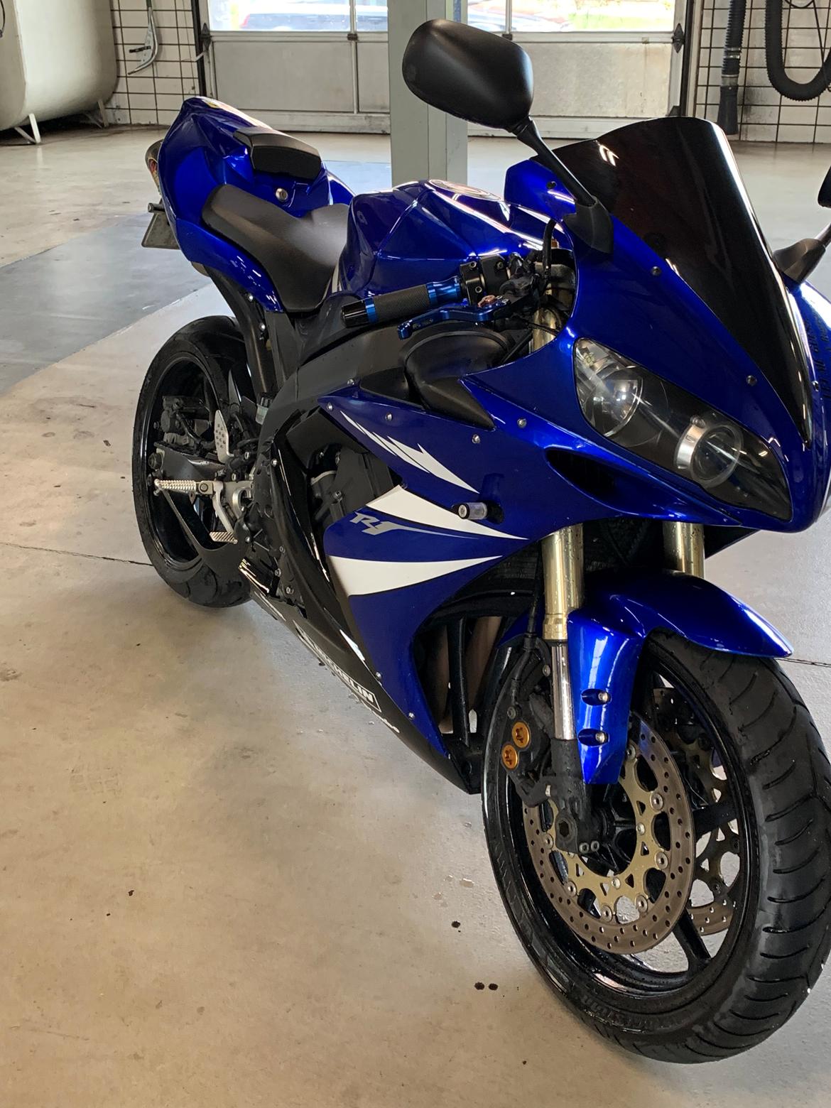 Yamaha R1 billede 2