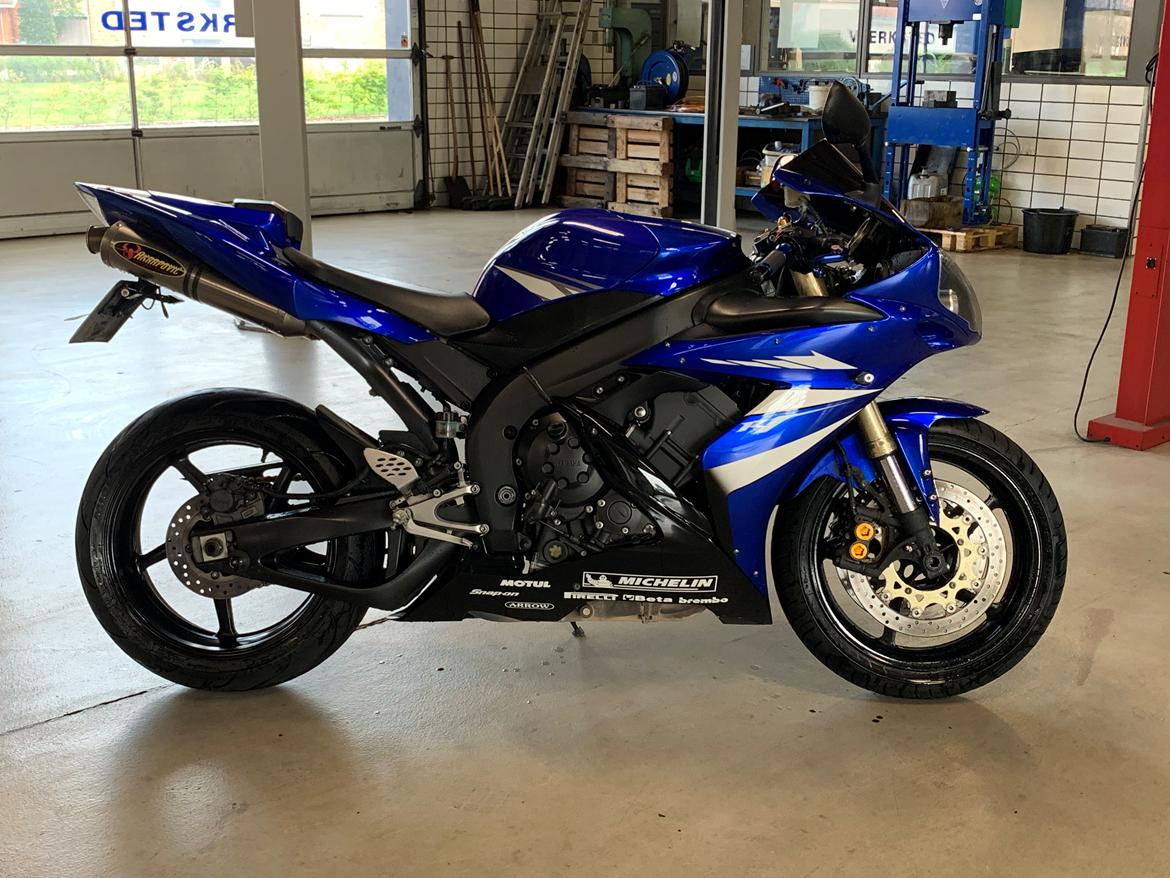 Yamaha R1 billede 1