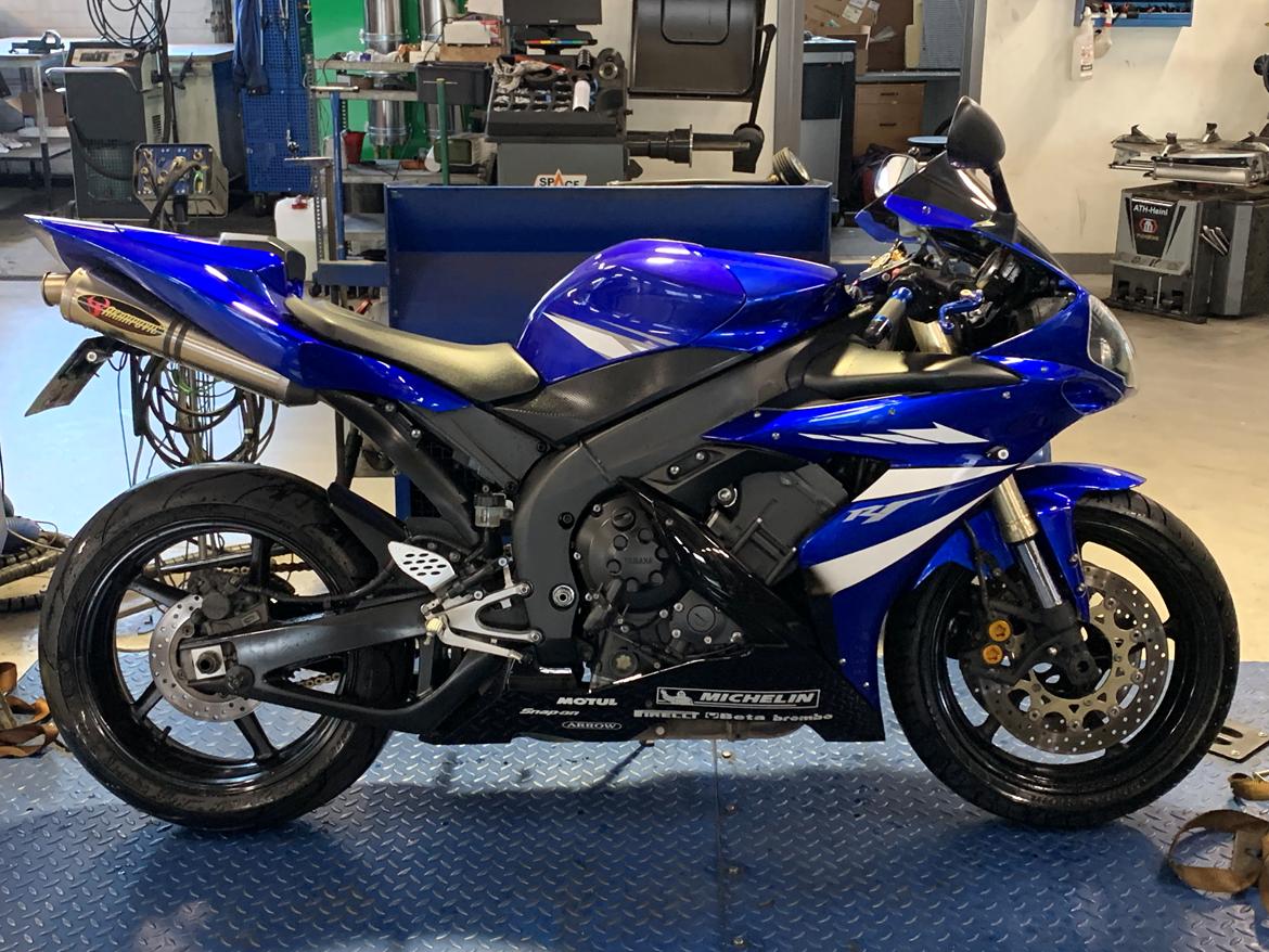 Yamaha R1 billede 6