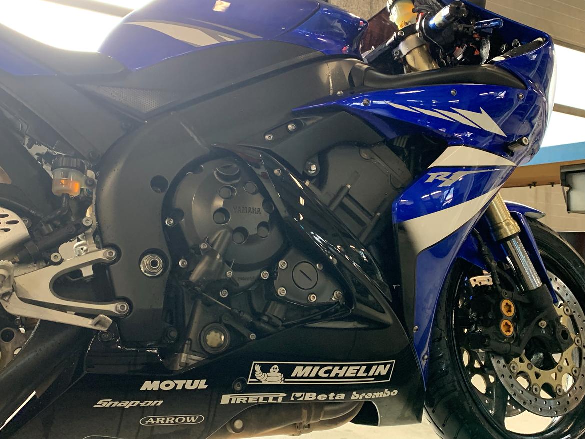 Yamaha R1 billede 8