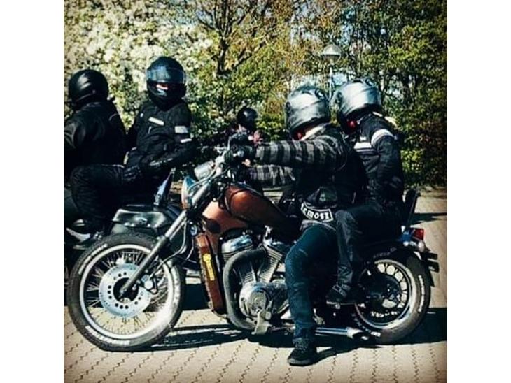 Suzuki Intruder VS700 GLG billede 1