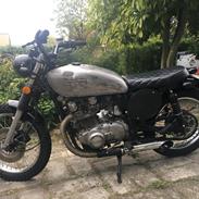 Suzuki GS400 L ** Bratstyle **