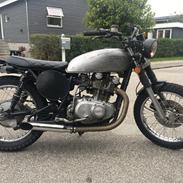 Suzuki GS400 L ** Bratstyle **