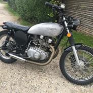 Suzuki GS400 L ** Bratstyle **