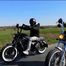 Suzuki Intruder vs700