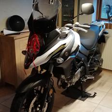 Suzuki DL650 vstrom Adventure Edition 