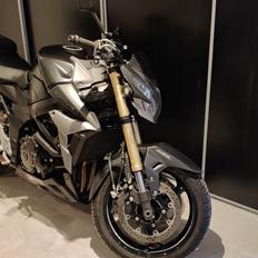 Suzuki GSR 750 AL6 Yoshimura Edition