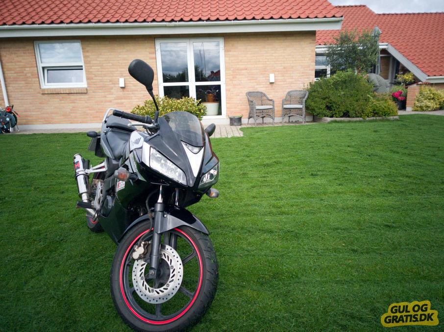 Honda CBR125R billede 1