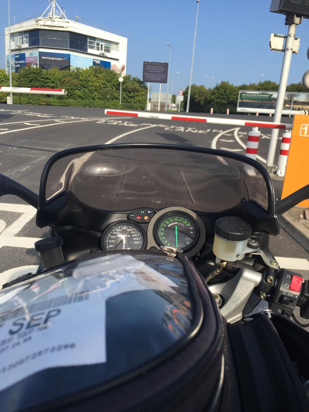 Ducati ST4s  - Venter på at komme med toget fra England til Frankrig billede 6