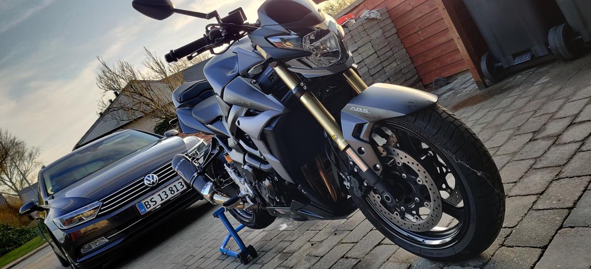 Suzuki GSR 750 AL6 Yoshimura Edition billede 2