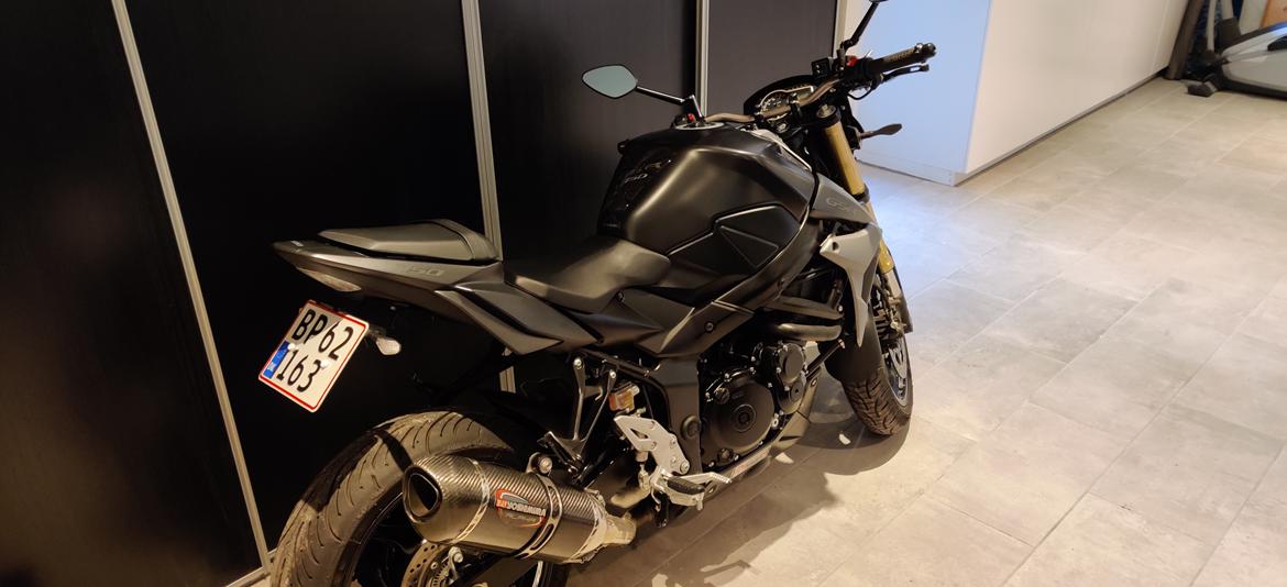 Suzuki GSR 750 AL6 Yoshimura Edition billede 4