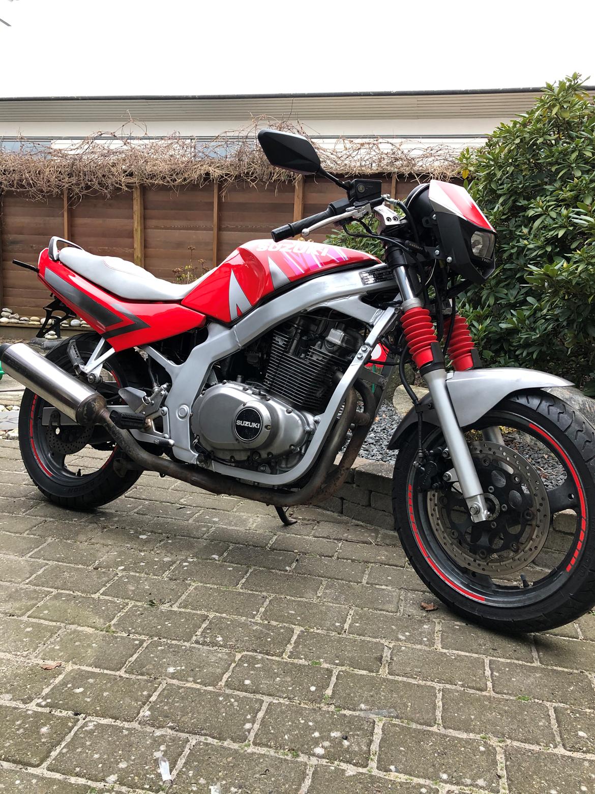 Suzuki Gs 500 e , speciel billede 1
