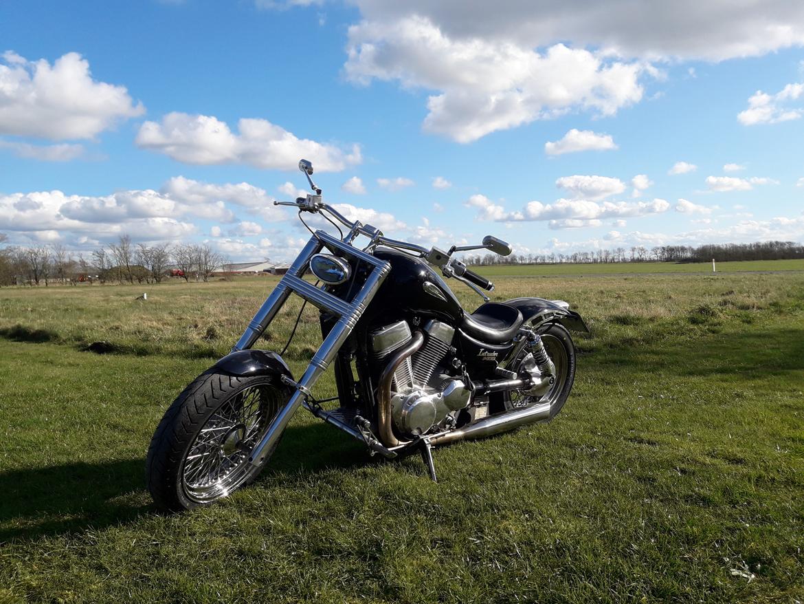 Suzuki vs 1400 intruder - Som cyklen ser ud i dag nye lygter og tank billede 3