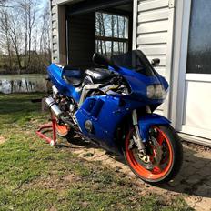 Suzuki GSX-R 400R gk76a