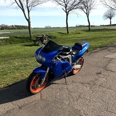 Suzuki GSX-R 400R gk76a