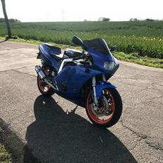 Suzuki GSX-R 400R gk76a