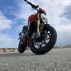 Ducati Monster 1200 S