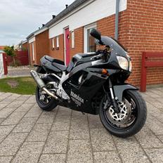 Yamaha yzf 750 r