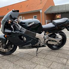 Yamaha yzf 750 r