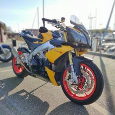 Aprilia V4R
