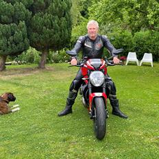 Ducati Monster 1200 R (SOLGT)