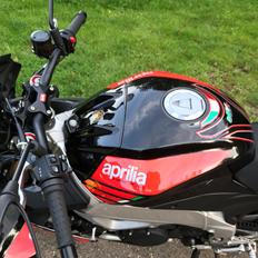 Aprilia Tuono v4 1100 rr