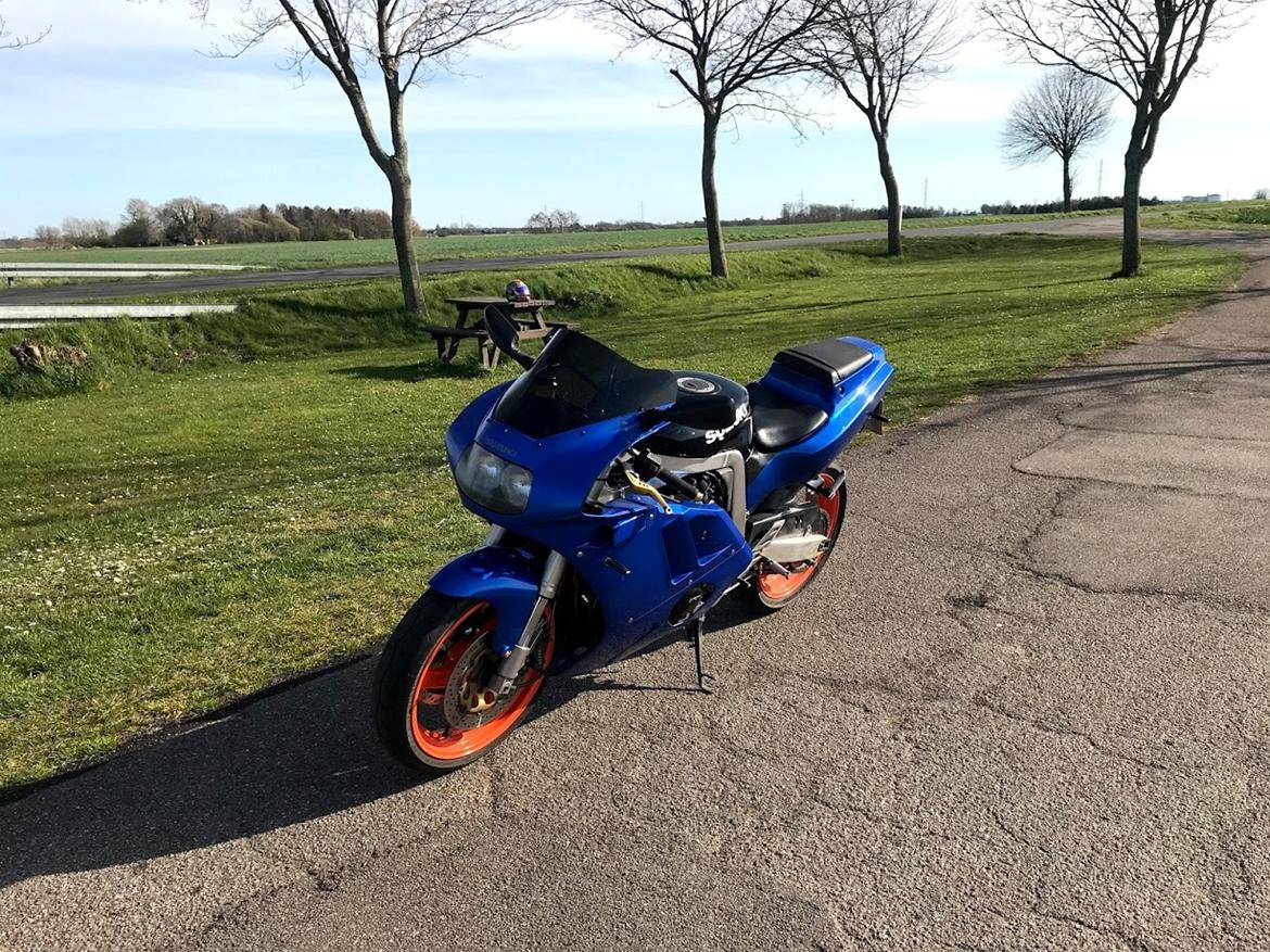 Suzuki GSX-R 400R gk76a billede 2