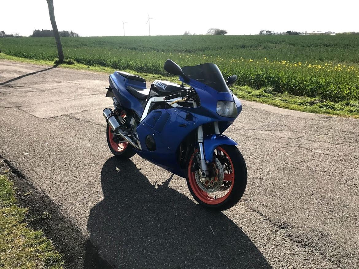 Suzuki GSX-R 400R gk76a billede 3