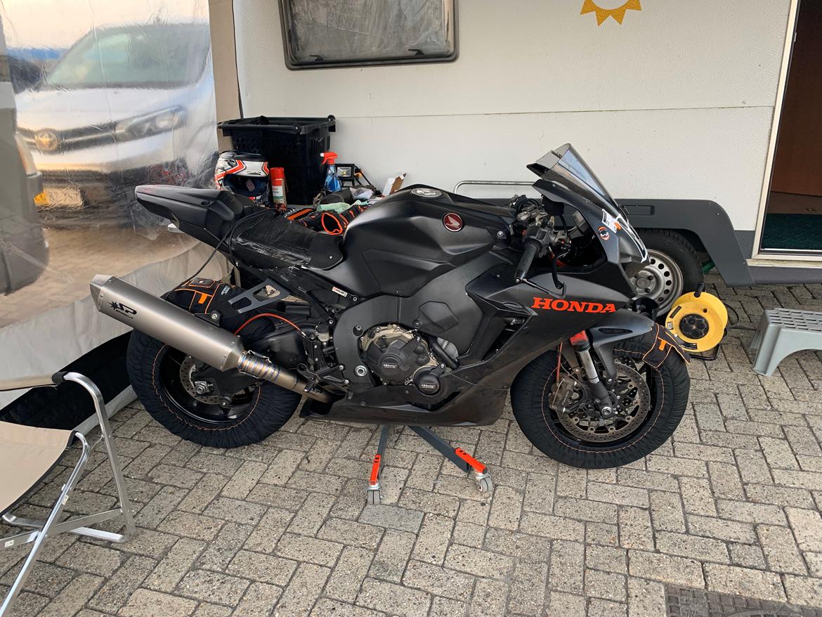 Honda CBR 1000 RR (Baneracer) SOLGT billede 2