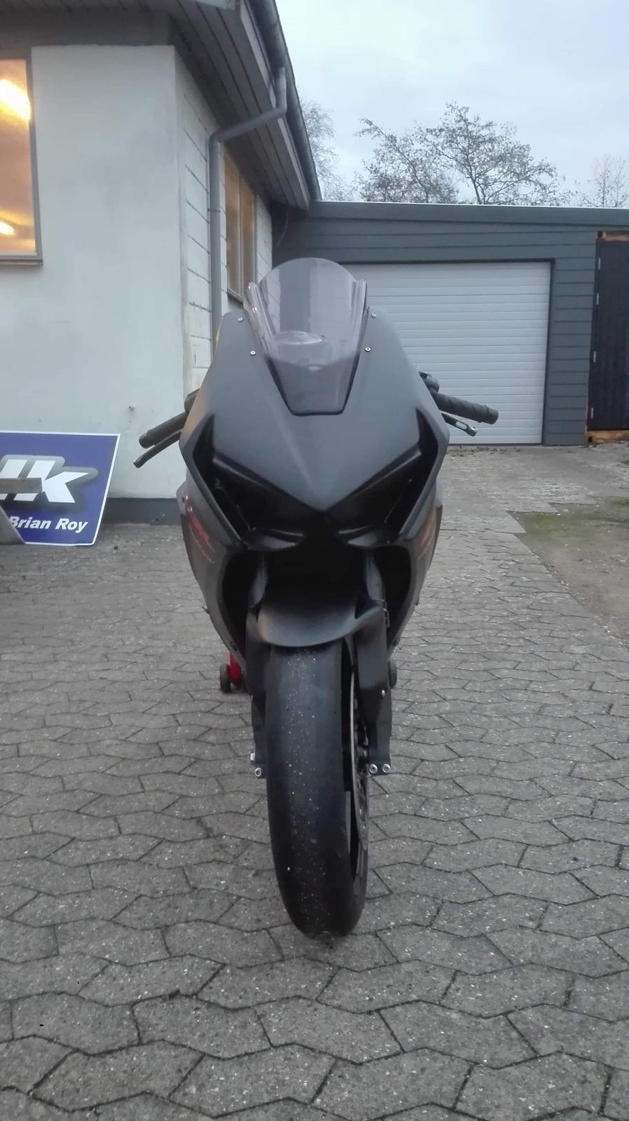 Honda CBR 1000 RR (Baneracer) SOLGT billede 8