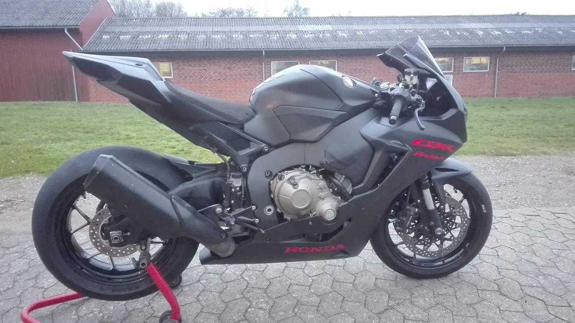 Honda CBR 1000 RR (Baneracer) SOLGT billede 9
