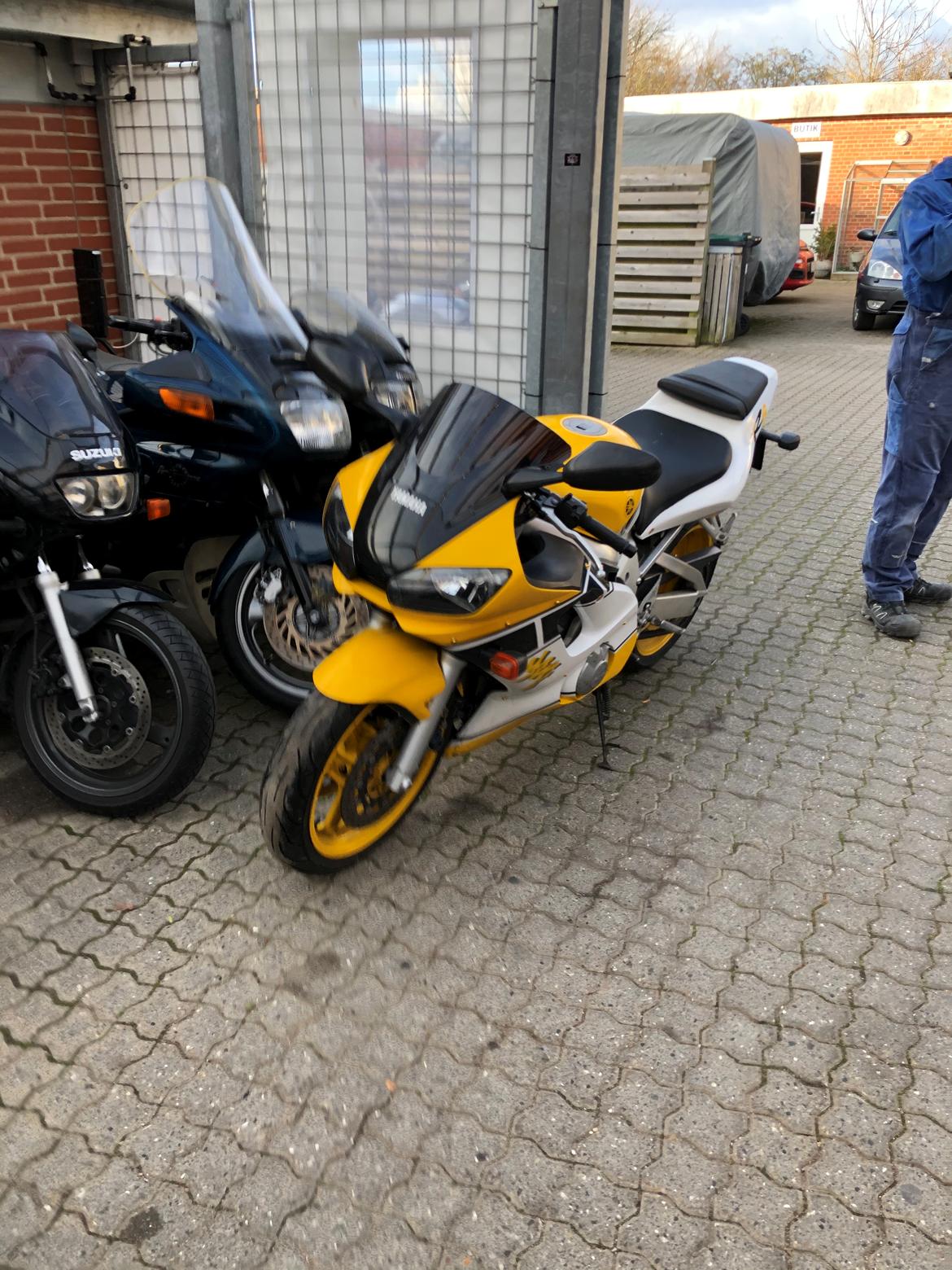 Yamaha R6 billede 2