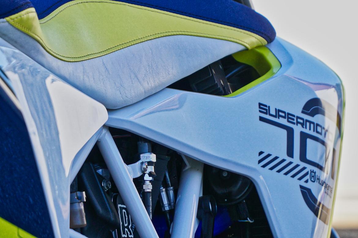 Husqvarna 701 Supermoto billede 19