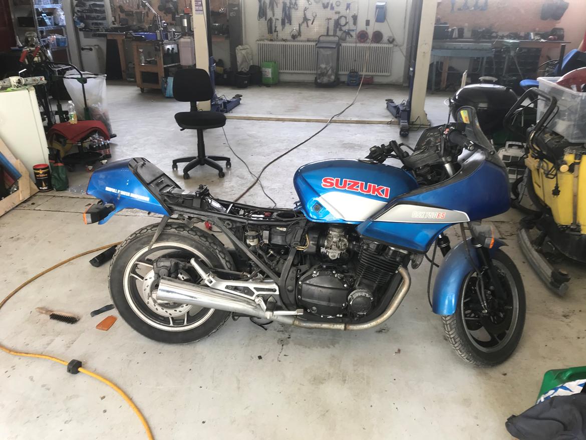 Suzuki GSX 750 ES billede 1