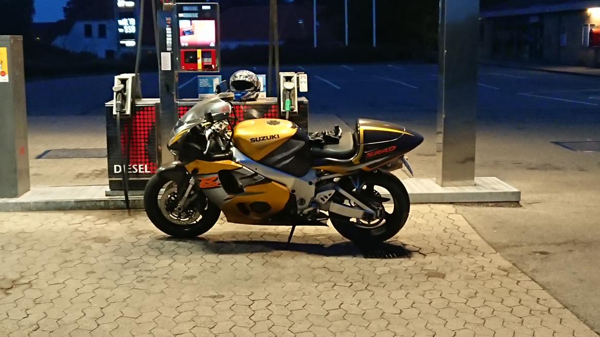 Suzuki GSXR-750T SRAD billede 2