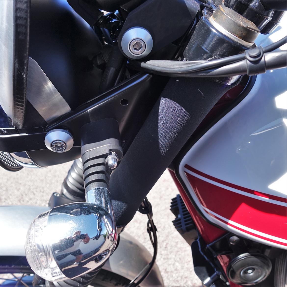 Moto Guzzi V7 II Stornello - Beskyttelse af det øvre gaffelben med neopren. billede 44