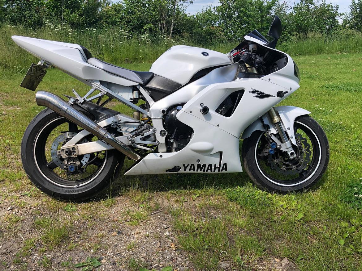 Yamaha R1 billede 1