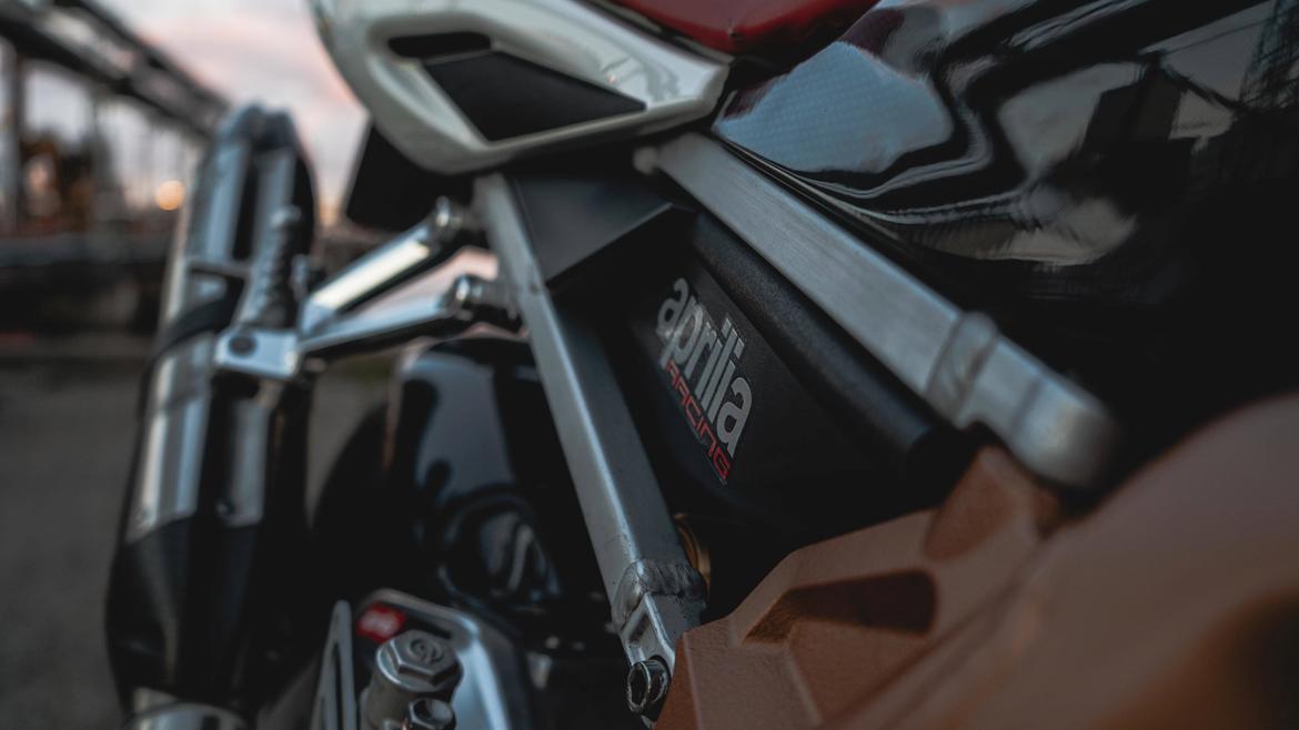 Aprilia Tuono 1000RR Factory billede 8