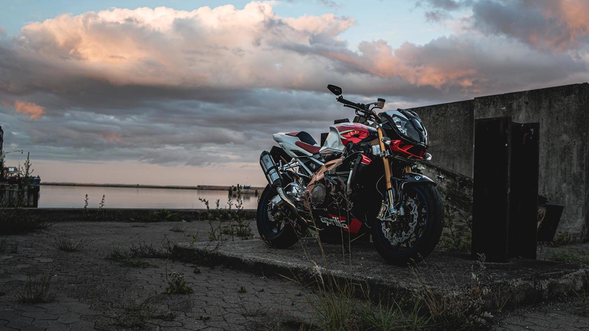 Aprilia Tuono 1000RR Factory billede 1