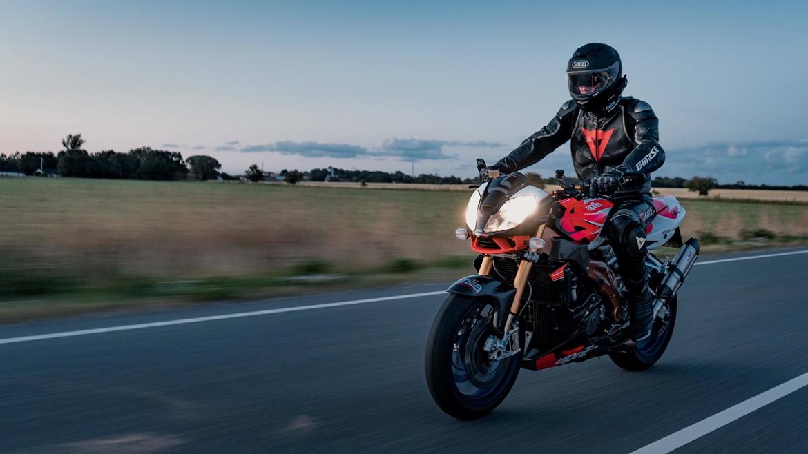 Aprilia Tuono 1000RR Factory billede 4