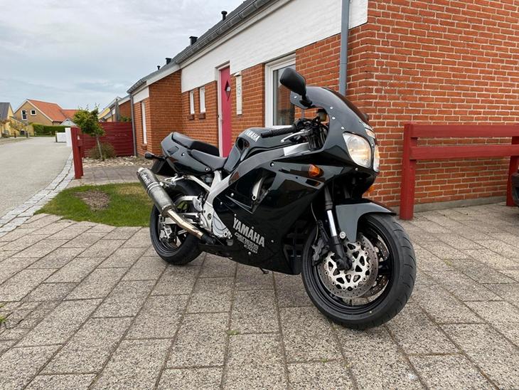 Yamaha yzf 750 r billede 1