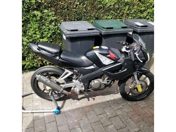 {{currentPhoto.altText}} billede {{currentPhoto.number}}