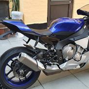 Yamaha R1