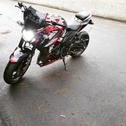 Suzuki gsxs 750