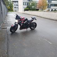Suzuki gsxs 750